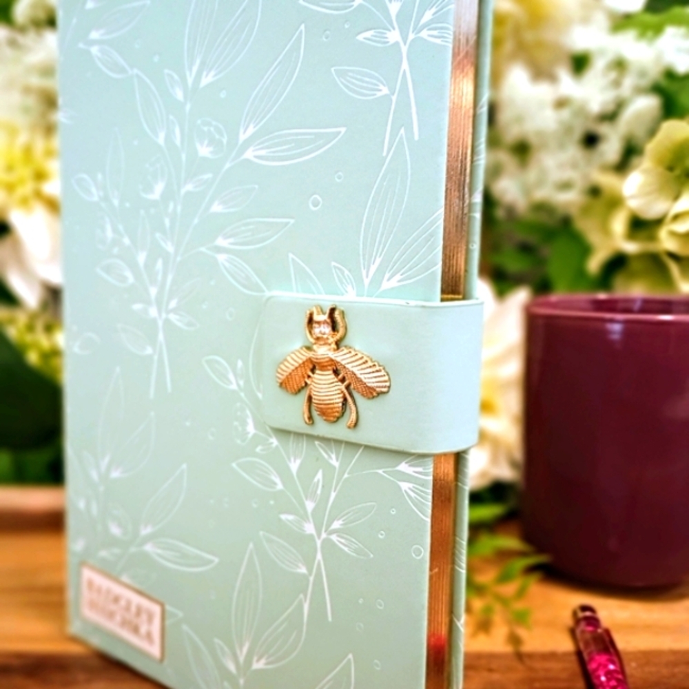 BADGLEY MISCHKA NWT Rhinestone Bee Magnetic Clasp Journal